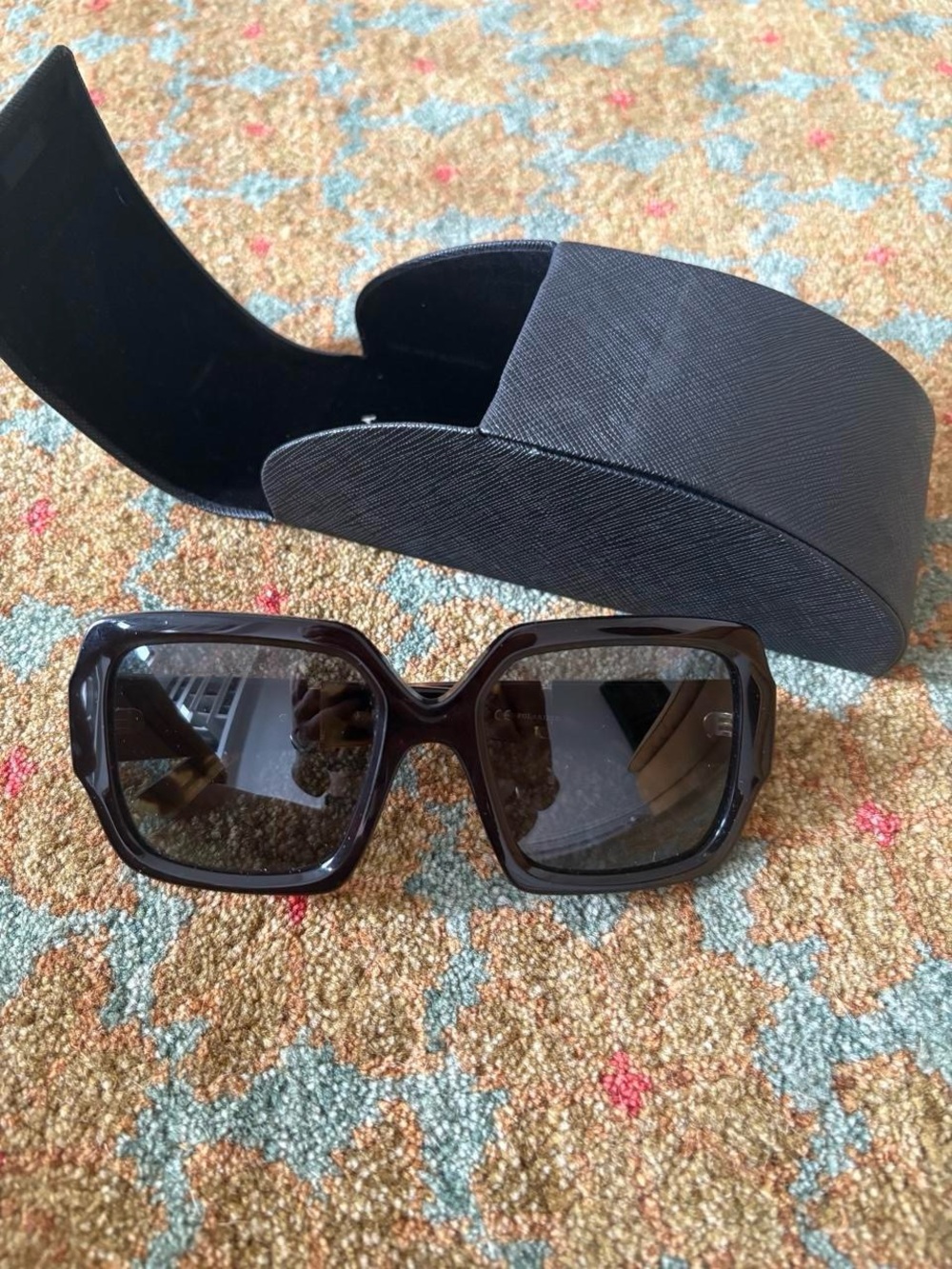 Prada sunglasses like new